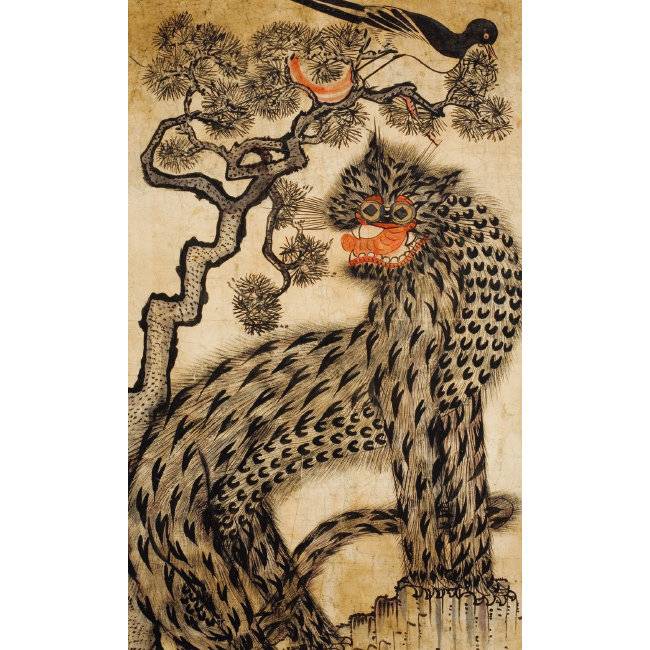 호작도(虎鵲圖) | 20세기 초. 지본&nbsp;채색.&nbsp;105.5 x 67.5㎝ 인기가&nbsp;많은&nbsp;그림으로&nbsp;일명 ‘번개&nbsp;맞은&nbsp;호랑이’라는&nbsp;별명이 있다. 깜짝&nbsp;놀라&nbsp;털이&nbsp;바짝&nbsp;곤두선 채 계면쩍은&nbsp;표정으로 혀를&nbsp;낼름&nbsp;내민&nbsp;순간을&nbsp;그린&nbsp;작가의&nbsp;재치가&nbsp;돋보인다.