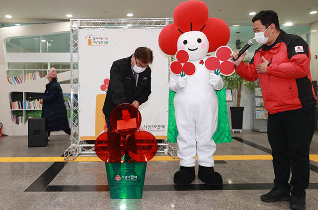 ▲영월군은 강원사회복지공동모금회와 21일 영월군종합사회복지관에서 ‘희망2023 나눔 캠페인’ 영월군 순회 모금 행사를 갖고 있다. ⓒ영월군