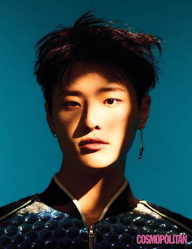 크리스털 블루종 점퍼 가격미정 드리스 반 노튼. 귀고리 (왼쪽부터)가격미정 크롬하츠. 본인 소장품.