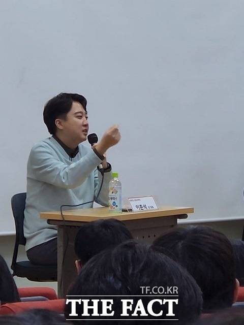 이준석 전 국민의힘 대표가 지난 22일 고려대에서 '보수주의의 길을 묻다'라는 주제로 특강을 했다. /안암=조성은 기자