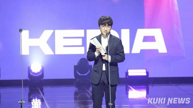 2022 LCK 어워드에서 올해의 서포터상을 수상한 '케리아' 류민석.&nbsp; &nbsp;사진=문대찬 기자