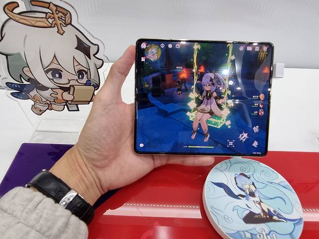 삼성전자 갤럭시Z폴드4 원신 스페셜 에디션. [사진=김현일 기자]