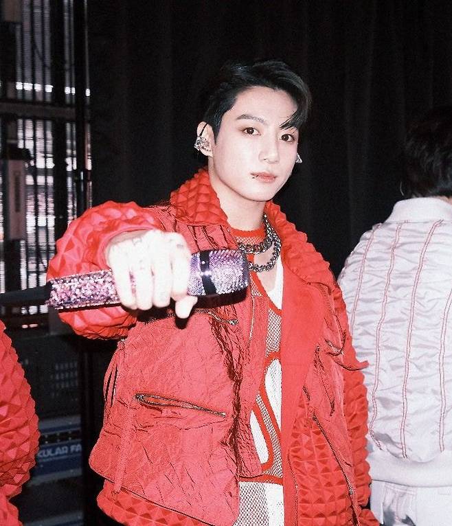 방탄소년단 정국, 스포티파이 계정 韓가수 최단 7억 스트리밍 '大기록'