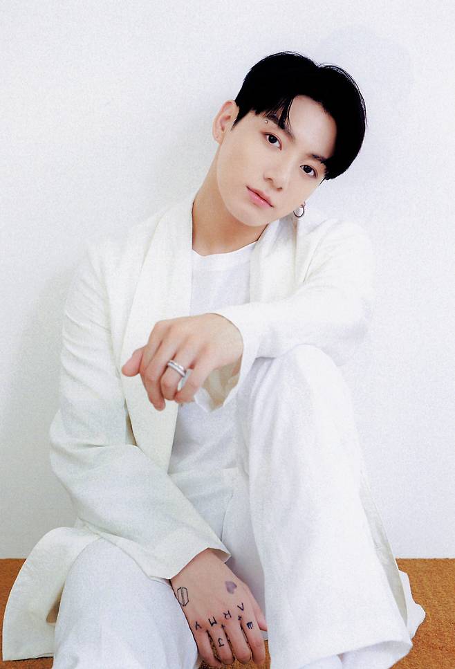 방탄소년단 정국, 스포티파이 계정 韓가수 최단 7억 스트리밍 '大기록'