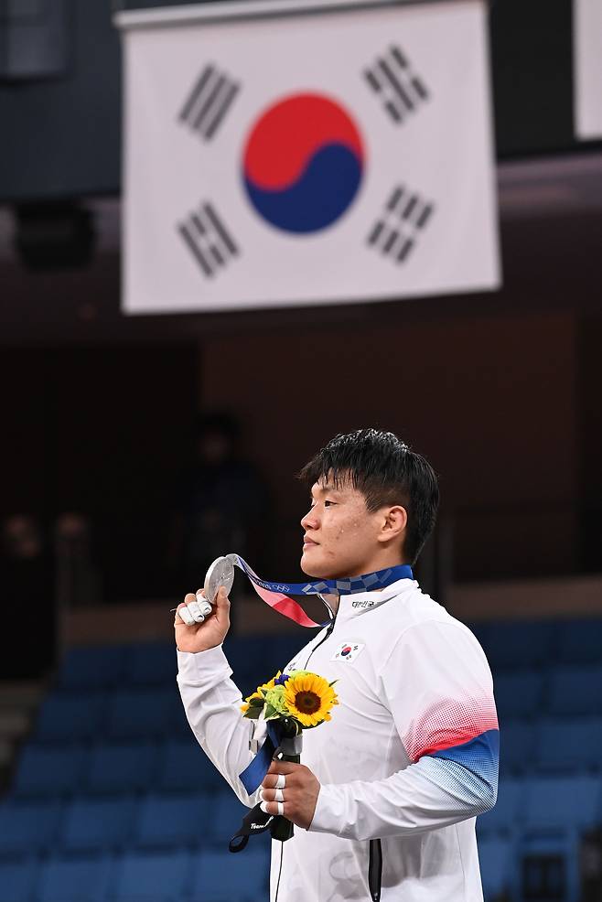 2020 도쿄올림픽 남자 유도 100kg급에서 은메달을 목에 건 조구함의 모습. /올림픽사진공동취재단