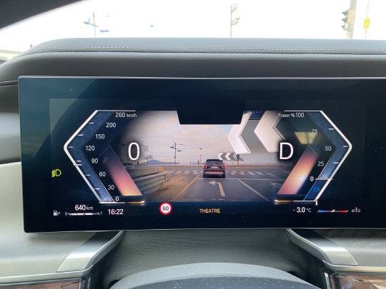 BMW 뉴 시리즈 증강현실 내비게이션.(정차 중 촬영) 장우진 기자