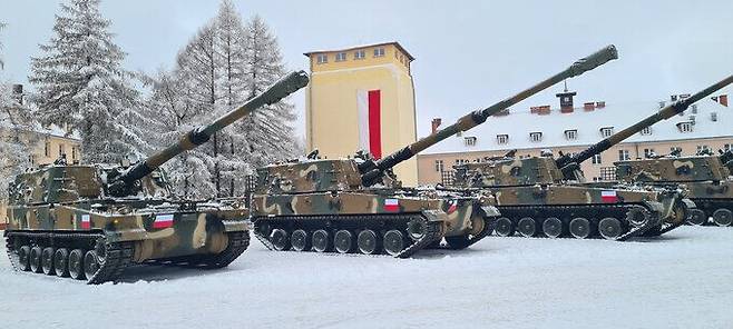 폴란드 벵고제보에 배치된 K-9 자주포. 폴란드 국방부 트위터 캡쳐