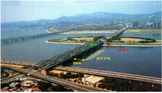 한강 결빙의 기준이 되는 한강대교 두 번째와 네 번째 교각 사이에서 상류로 100ｍ 떨어진 직사각형 구역. 사진=기상청