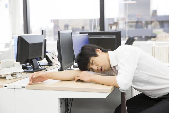 만성 피로 증후군은 쉽게 피곤하고 지치며 몸이 나른해지는 등의 피로 증세가 6개월 이상 만성적으로 지속하는 증세를 말한다. [사진=게티이미지뱅크]