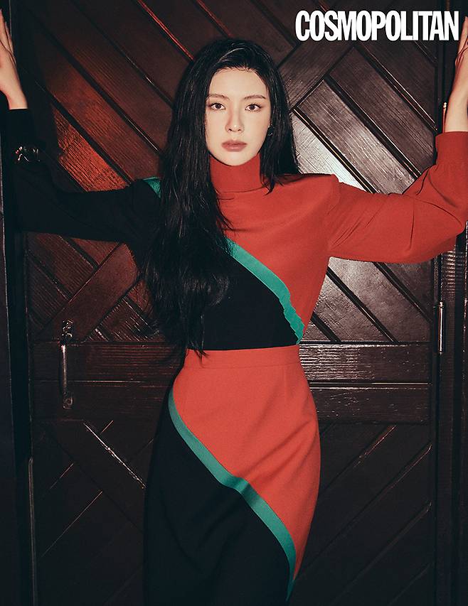 블라우스, 스커트 모두 가격미정 구찌.