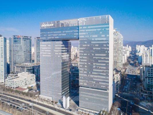 두산건설이 건립한 경기 성남시 분당구 정자동 소재 분당두산타워. 두산건설 제공