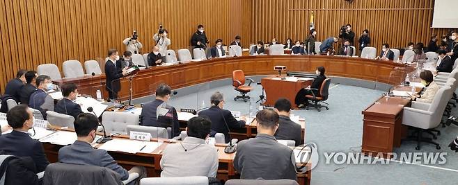 국회 연금개혁특별위원회 (서울=연합뉴스) 하사헌 기자 = 국회 연금개혁특별위원회가 6일 오후 서울 여의도 국회에서 열리고 있다. 2022.12.6 toadboy@yna.co.kr