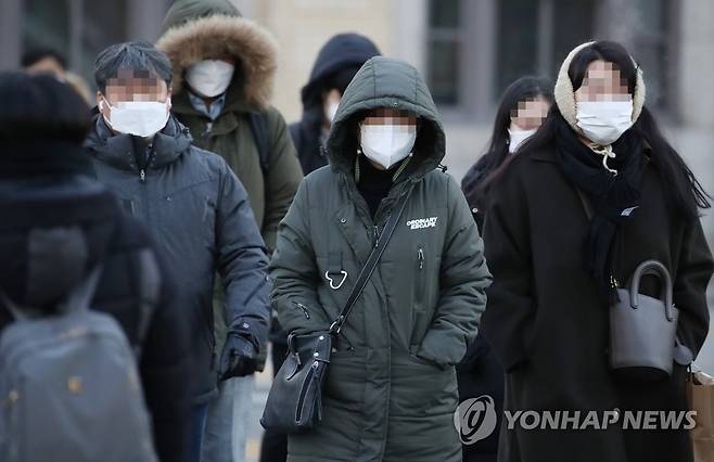 추위에 서두르는 발걸음 [연합뉴스 자료사진]