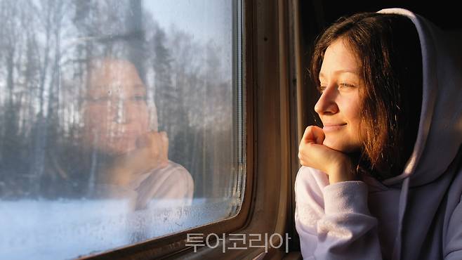 기차여행 하며 창밖으로 유럽 설경을 감상할 수 있다.