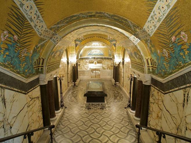 프랑스 파리의 파스퇴르 연구소 지하에 있는 파스퇴르의 무덤./파스퇴르 연구소