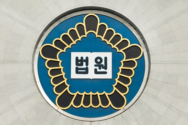 연인에게 흉기로 협박을 가하고 성관계를 거부한다는 이유로 폭행, 기절시킨 30대 남성이 집행유예를 선고받았다. 사진은 기사 내용과 무관. /사진=이미지투데이