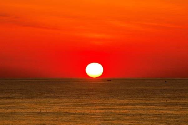 사진 설명. 강원도 양양군의 해돋이 풍경