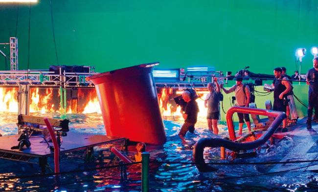 ‘아바타2’ 수중 촬영장 모습. [존 랜도 페이스북 ]