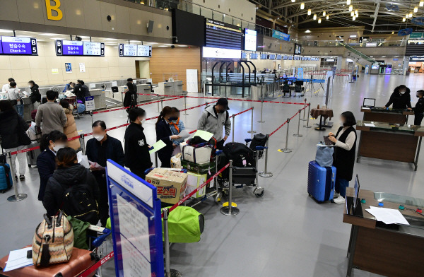 김해공항 국제선. 국제신문 DB