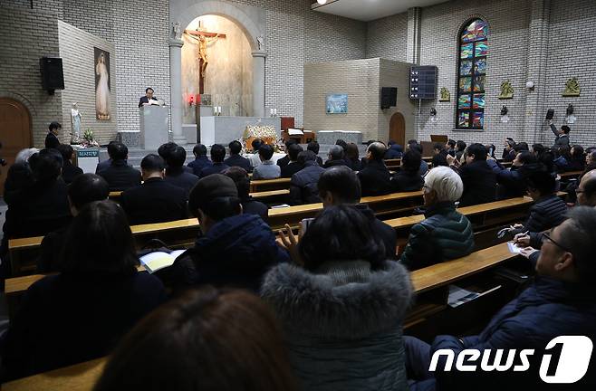 문희상 국회의장이 29일 오전 서울 도봉구 창동성당에서 열린 고(故) 김근태 전 의원 7주기 추모미사에서 추모사를 하고 있다. 2018.12.29/뉴스1 ⓒ News1 신웅수 기자