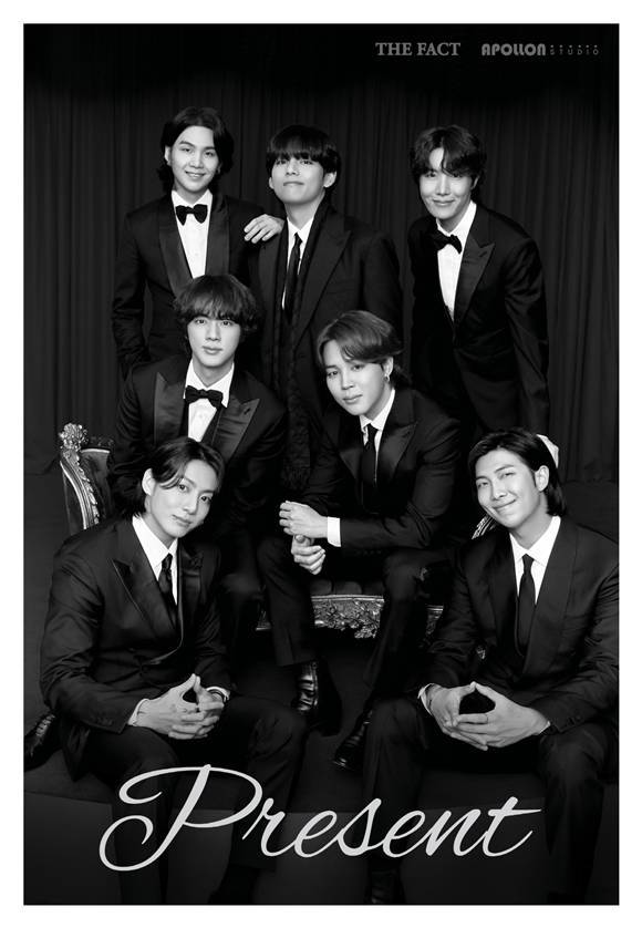 <더팩트>가 기획한 방탄소년단 화보집 '2022 THE FACT BTS PHOTOBOOK SPECIAL EDITION'가 내년 1월 4일부터 일본과 대만에서 사전판매된다. /더팩트, 아폴론스튜디오 제공