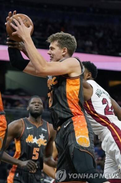 ▲후두부를 가격당한 올랜도의 모 바그너, 어지럼증 외에 큰 이상반응은 없는 상황이다