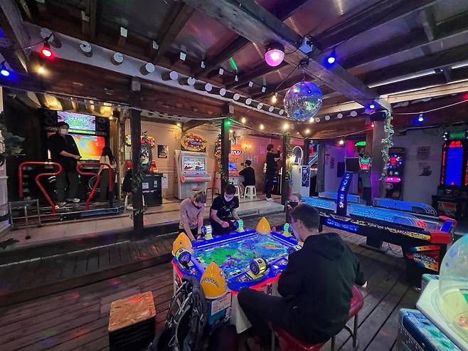 Visitors play games at Com Com Play. (Com Com Play's Instagram)