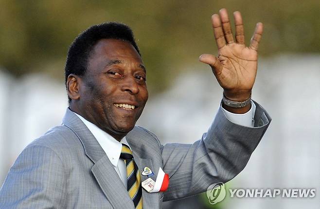 2009년 1월 코펜하겐에서 열린 IOC 총회 개막식에 참석해 손 흔드는 펠레 [AFP=연합뉴스 자료사진]