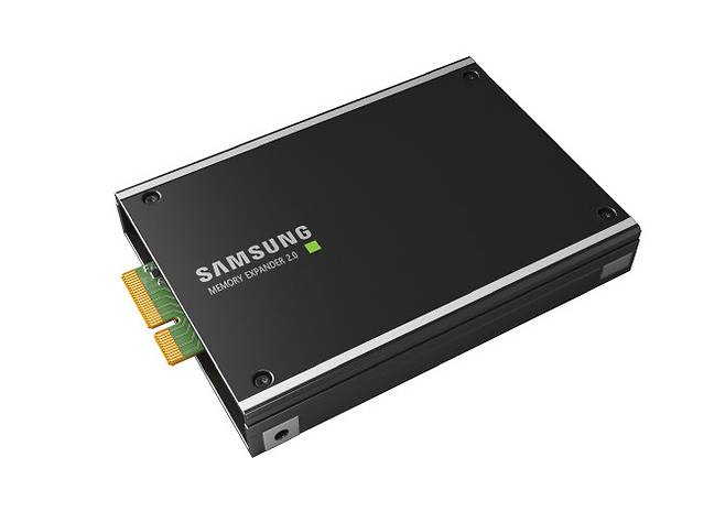 삼성전자가 개발한 고용량 512GB CXL D램. (사진=삼성전자)