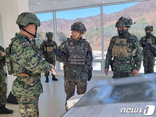 박정환 육군참모총장이 1일 특수임무여단을 방문해 장병들을 격려하고 확고한 군사대비태세를 당부했다.