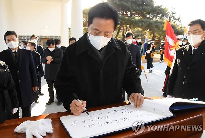 오세훈, 2022년 국립서울현충원 참배 당시 사진 [서울시 제공. 재판매 및 DB 금지]