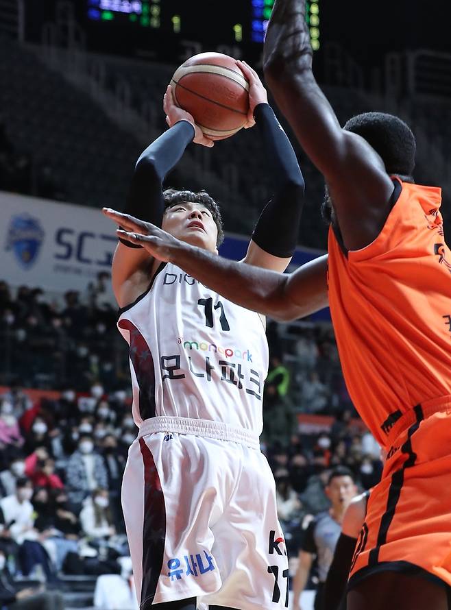 1일 캐롯과 경기에서 슛을 던지는 kt 양홍석. [KBL 제공. 재판매 및 DB 금지]