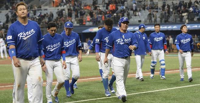 2017년 3월 7일 서울 구로구 고척스카이돔에서 열린 2017 월드 베이스볼 클래식(WBC) A조 한국과 네덜란드의 경기에서 5-0으로 패한 한국 대표팀 선수들. /뉴시스