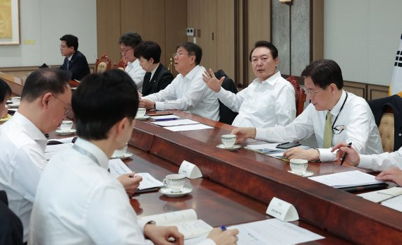 윤석열 대통령이 지난해 11월28일 오전 서울 용산 대통령실 청사에서 수석비서관회의를 주재하고 있다. [대통령실 제공] 연합뉴스