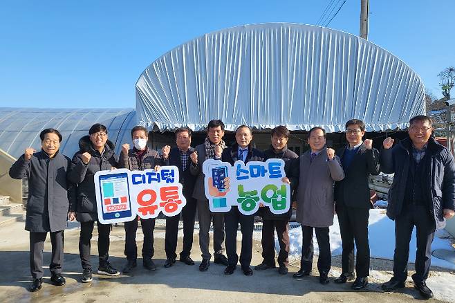 전북농협 김영일 본부장이 취임 첫날 농업 현장을 찾아 업무를 시작했다. 전북농협 제공