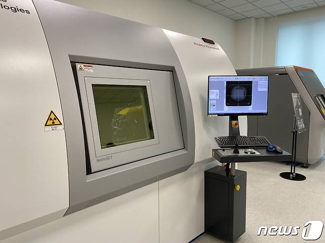 애플 제조업 R&D 지원센터에 설치된 엑스레이 방식의 비파괴분석 장비