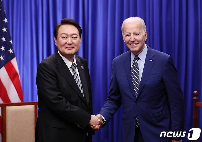 윤석열 대통령(왼쪽)과 조 바이든 미국 대통령. (대통령실 제공) 2022.11.14/뉴스1 ⓒ News1 오대일 기자