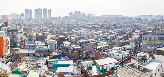 서울 동작구 노량진뉴타운 일대. 사업 속도가 가장 빠른 노량진2구역은 이미 이주를 마치고 철거 작업에 돌입했다. (윤관식 기자)