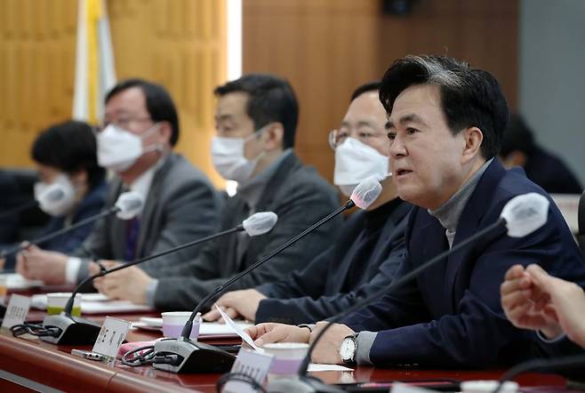 [홍성=뉴시스] 김태흠 충남지사가 실국원장회의를 주재하고 있다.  *재판매 및 DB 금지
