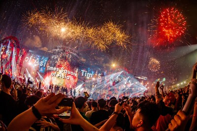 Thailand's Central World, the global countdown landmark, aka 'Times Square of Asia', spotlights city-scene spectacular 180-degree Musical fireworks to ring in 2023 (PRNewsfoto/CENTRAL PATTANA)