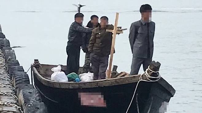 2019년 6월, 목선을 타고 삼척항으로 귀순한 북한 사람들