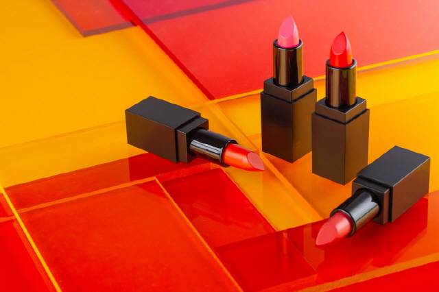 유통기한이 오래 지난 화장품은 변질돼 접촉성 피부염을 일으킬 수 있어 주의해야 한다./사진=게티이미지뱅크