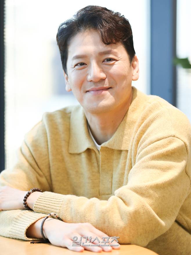 배우 이도엽이 4일 오후 서울 중구 순화동 KG타워에서 진행된 일간스포츠와 인터뷰에서 포즈를 취하고 있다. 서병수 기자=qudtn@edaily.co.kr /2023.01.04