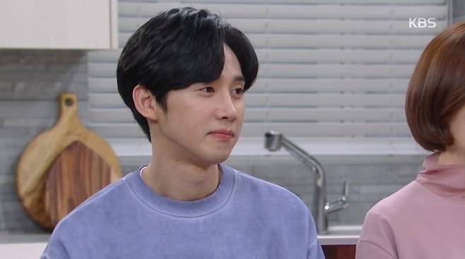▲ 과몰입 방지용 박성훈. 출처| KBS2 '하나뿐인 내 편' 캡처.