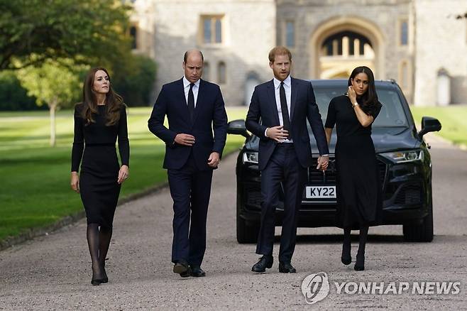 윌리엄 왕세자 부부와 해리 왕자 부부 [AP 연합뉴스 자료사진. 재판매 및 DB 금지]