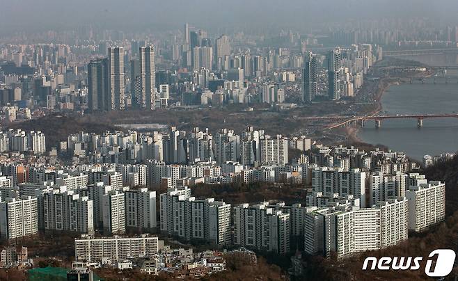 이날 서울 중구 남산에서 바라본 도심의 아파트 단지. 2023.1.5/뉴스1 ⓒ News1 이승배 기자