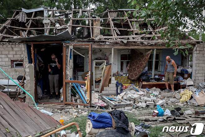 16일 (현지시간) 우크라이나 도네츠크의 크라마토르스크에서 러시아 군의 미사일 포격을 받아 파괴된 주택이 보인다. ⓒ AFP=뉴스1 ⓒ News1 우동명 기자