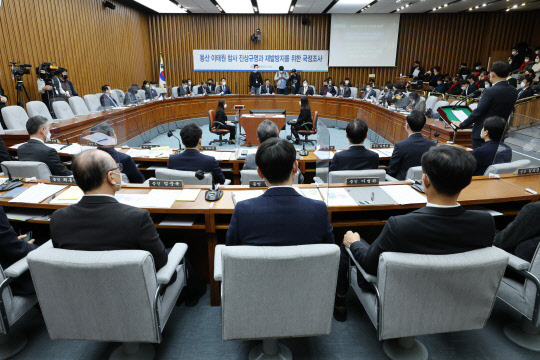 4일 국회에서 윤희근 경찰청장, 이임재 전 용산경찰서장, 김광호 서울경찰청장 등이 증인으로 출석한 '이태원 참사 국정조사 특별위원회 1차 청문회'가 열리고 있다. 연합뉴스.