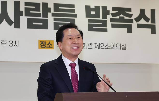 국민의힘 차기 당 대표 경선에 출마한 김기현 의원이 8일 오후 국회 의원회관에서 열린 ‘호밀밭의 사람들 발족식’에서 축사를 하고 있다. <연합뉴스>