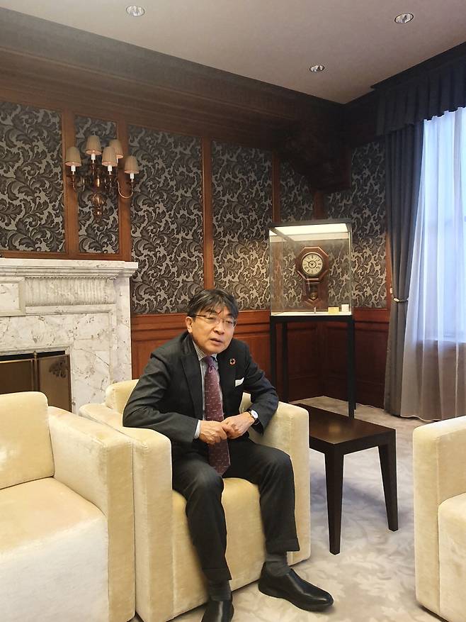 세이코워치를 이끌고 있는 나이토 아키오 사장이 세이코의 상징적 공간인 세이코하우스에서 질문에 답하고 있다. <도쿄/김규식 특파원>